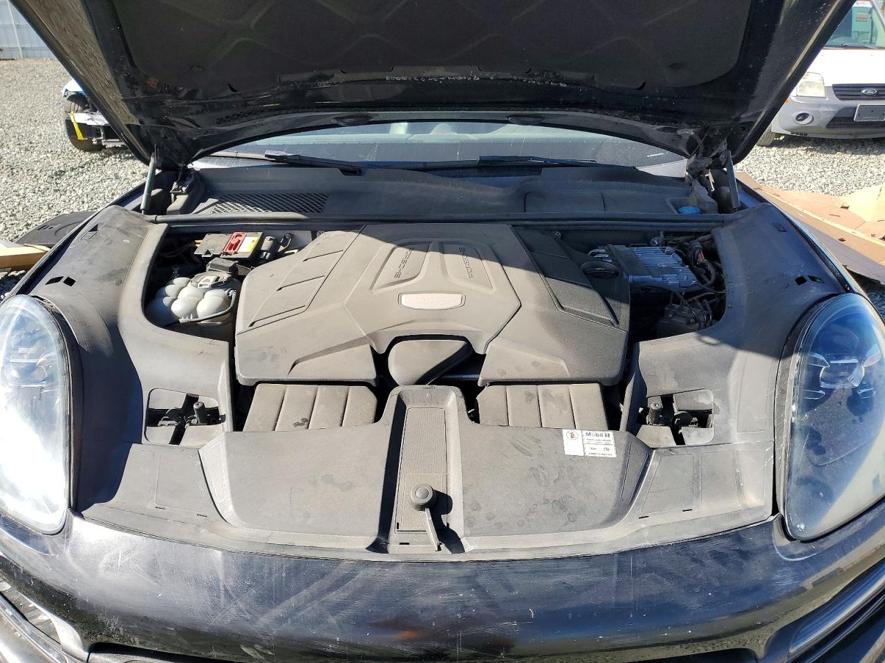 2019 PORSCHE CAYENNE