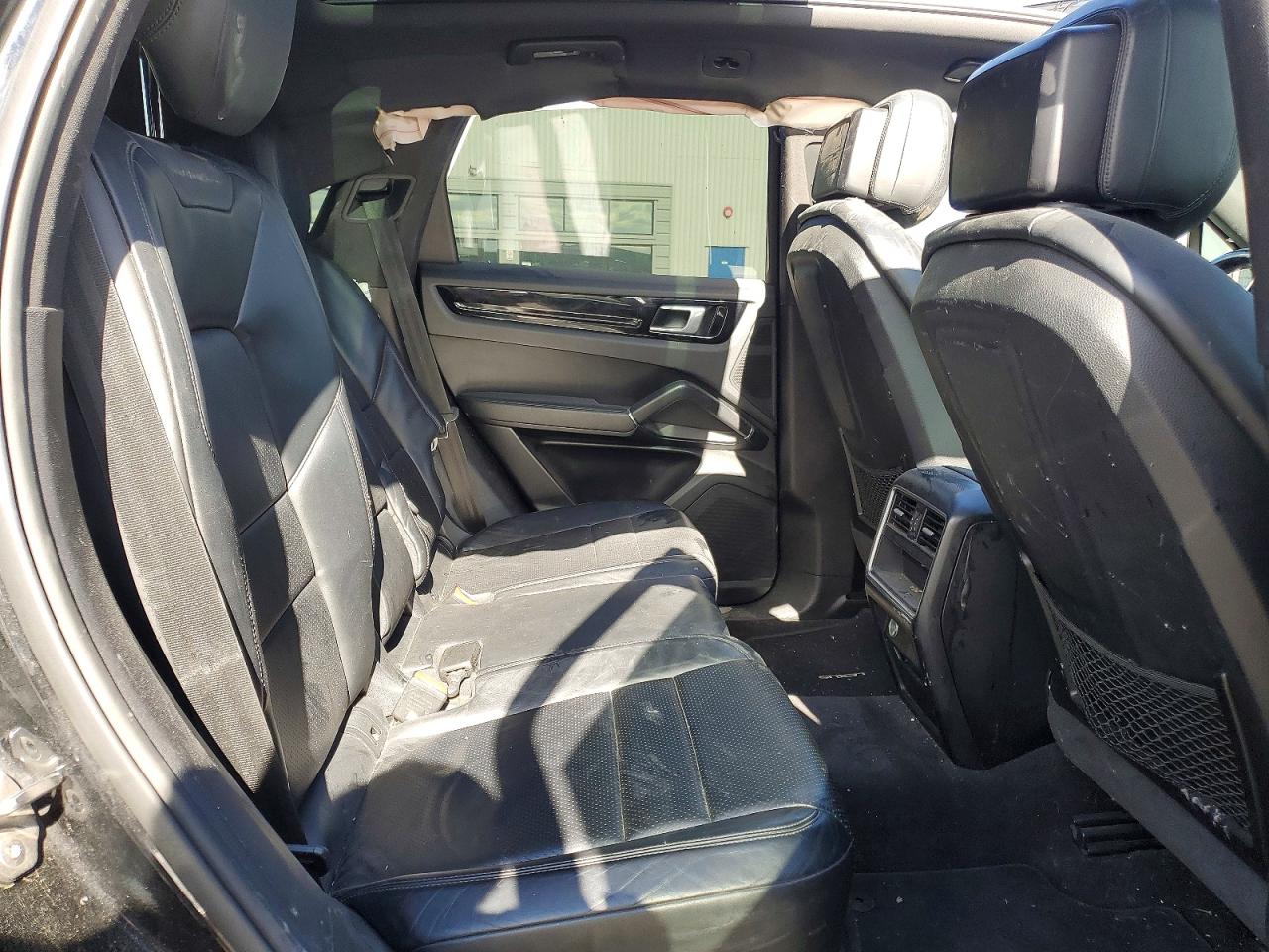 2019 PORSCHE CAYENNE