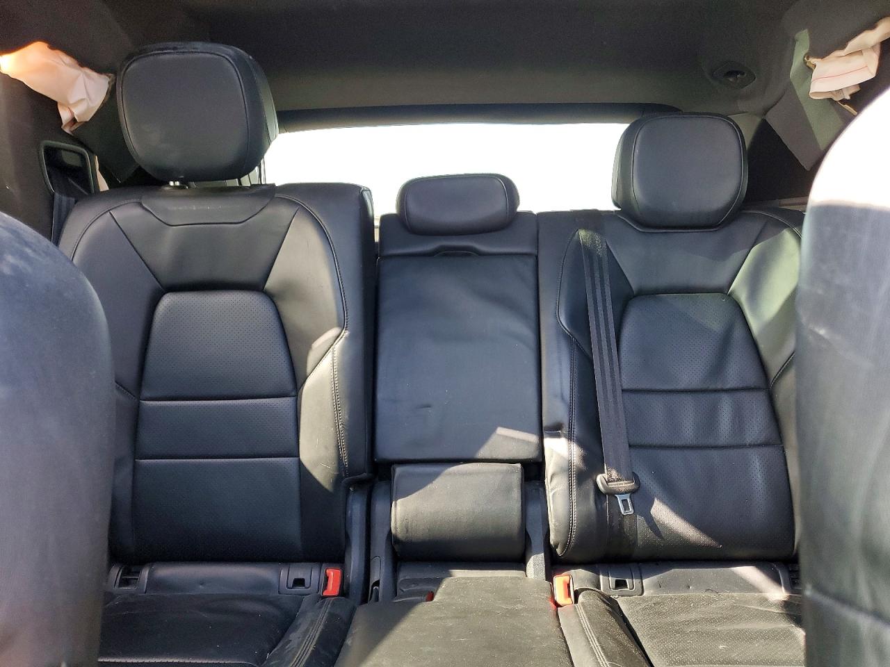 2019 PORSCHE CAYENNE