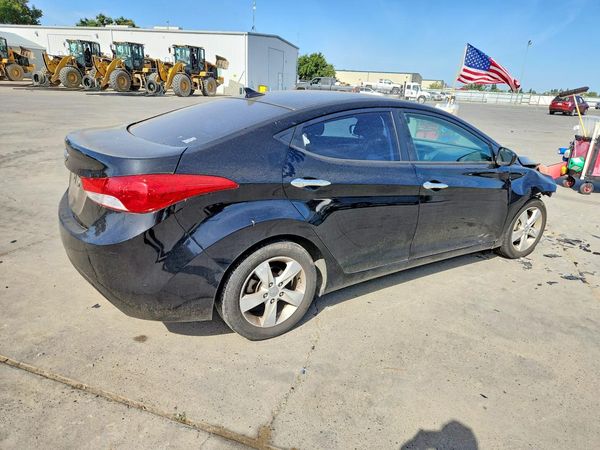 2012 HYUNDAI ELANTRA