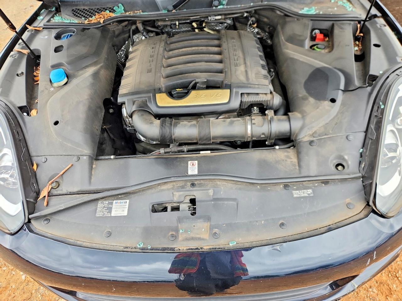 2016 PORSCHE CAYENNE