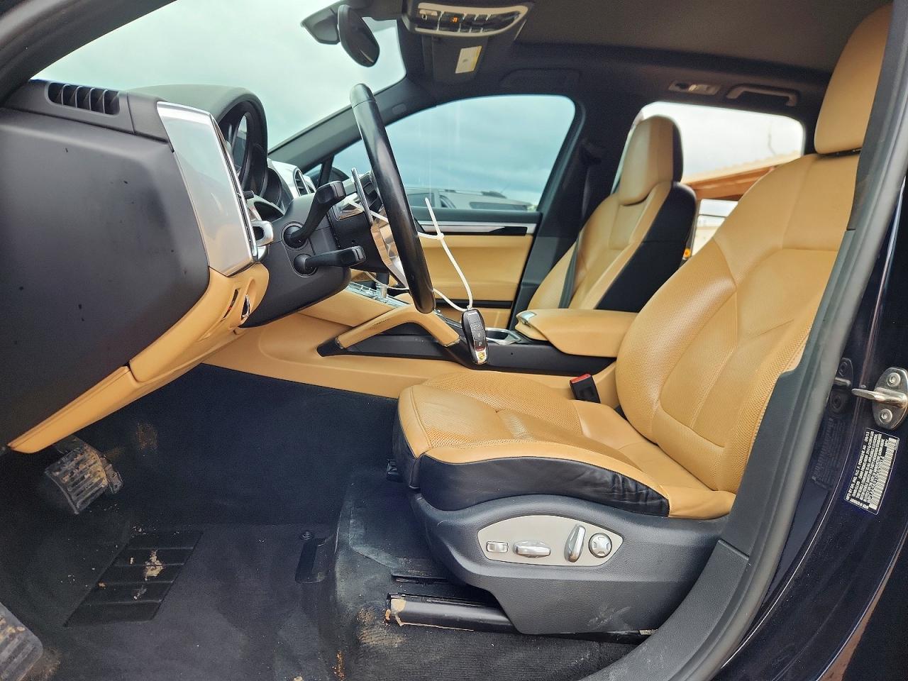 2016 PORSCHE CAYENNE