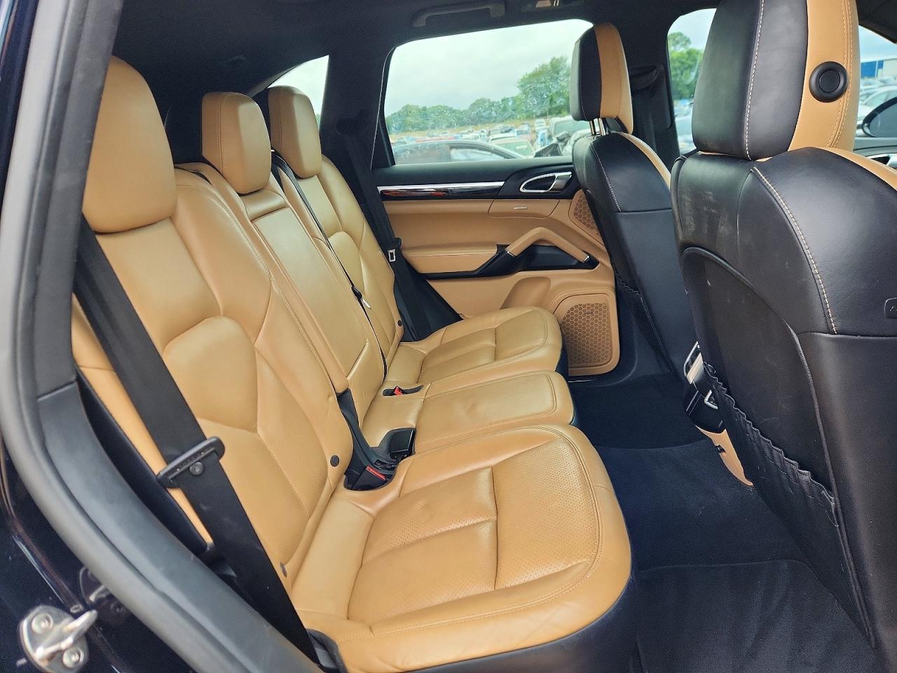 2016 PORSCHE CAYENNE