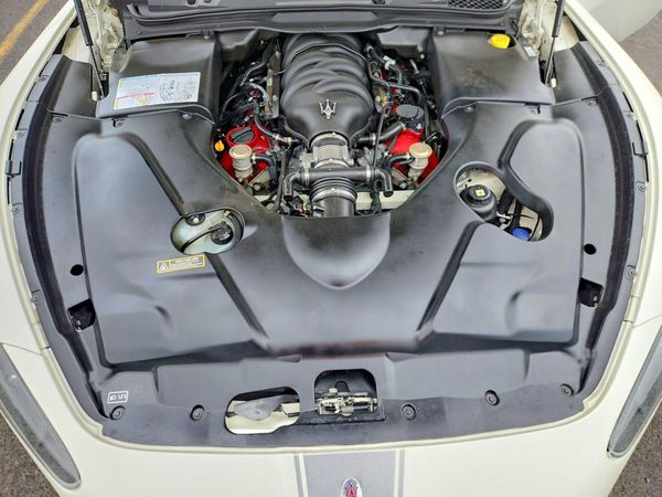 2012 MASERATI GRANTURISMO
