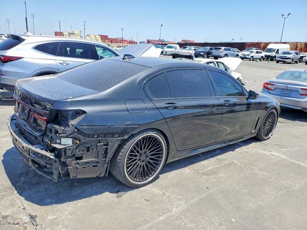 2022 BMW 740