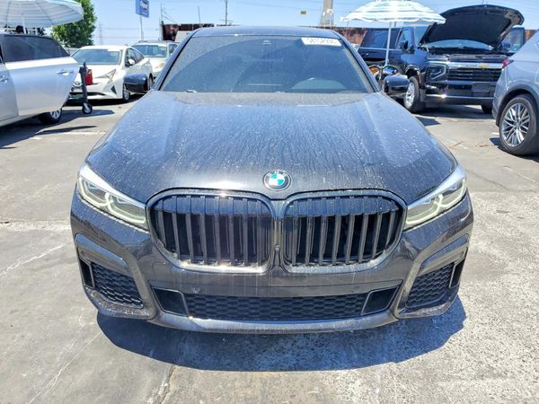 2022 BMW 740