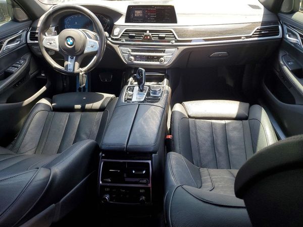 2022 BMW 740