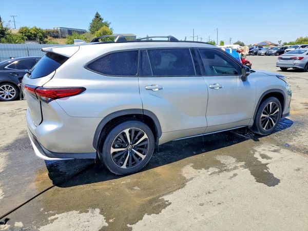 2022 TOYOTA HIGHLANDER XSE