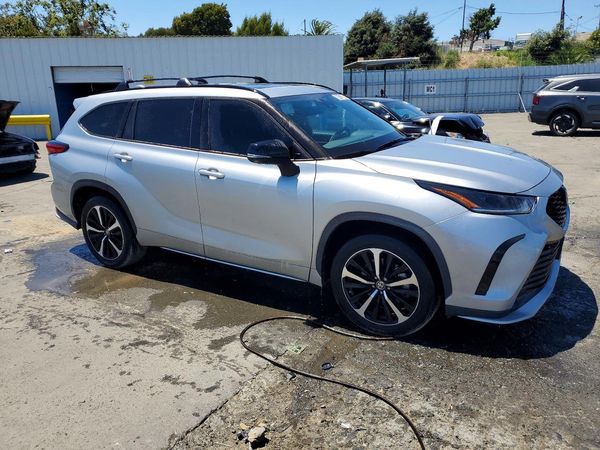 2022 TOYOTA HIGHLANDER XSE