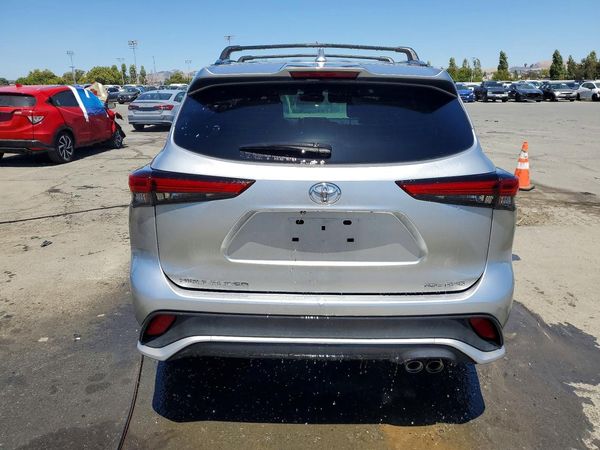 2022 TOYOTA HIGHLANDER XSE
