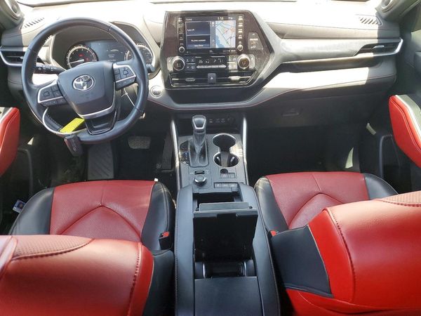 2022 TOYOTA HIGHLANDER XSE