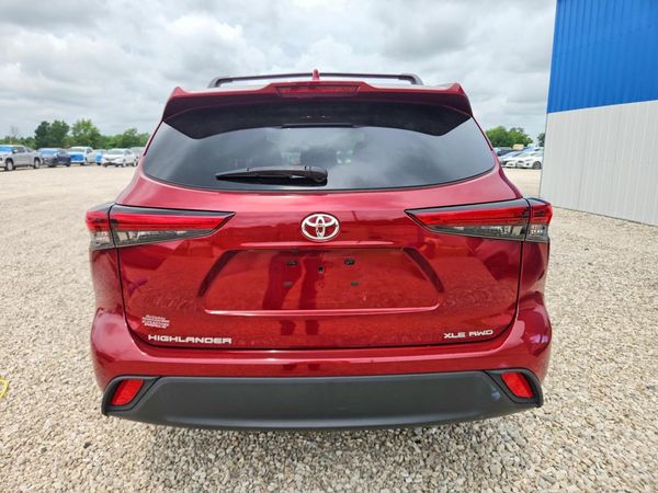 2022 TOYOTA HIGHLANDER XLE