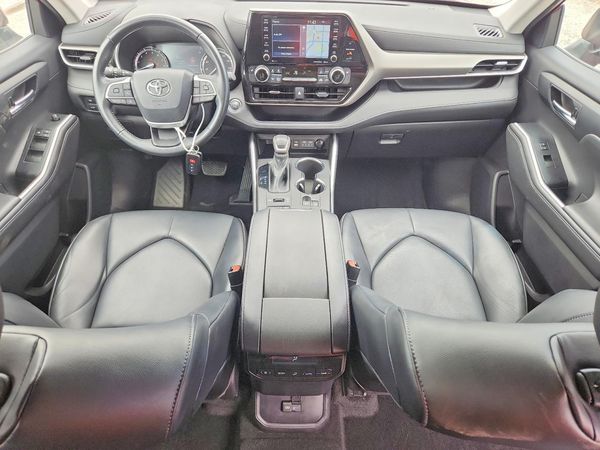 2022 TOYOTA HIGHLANDER XLE