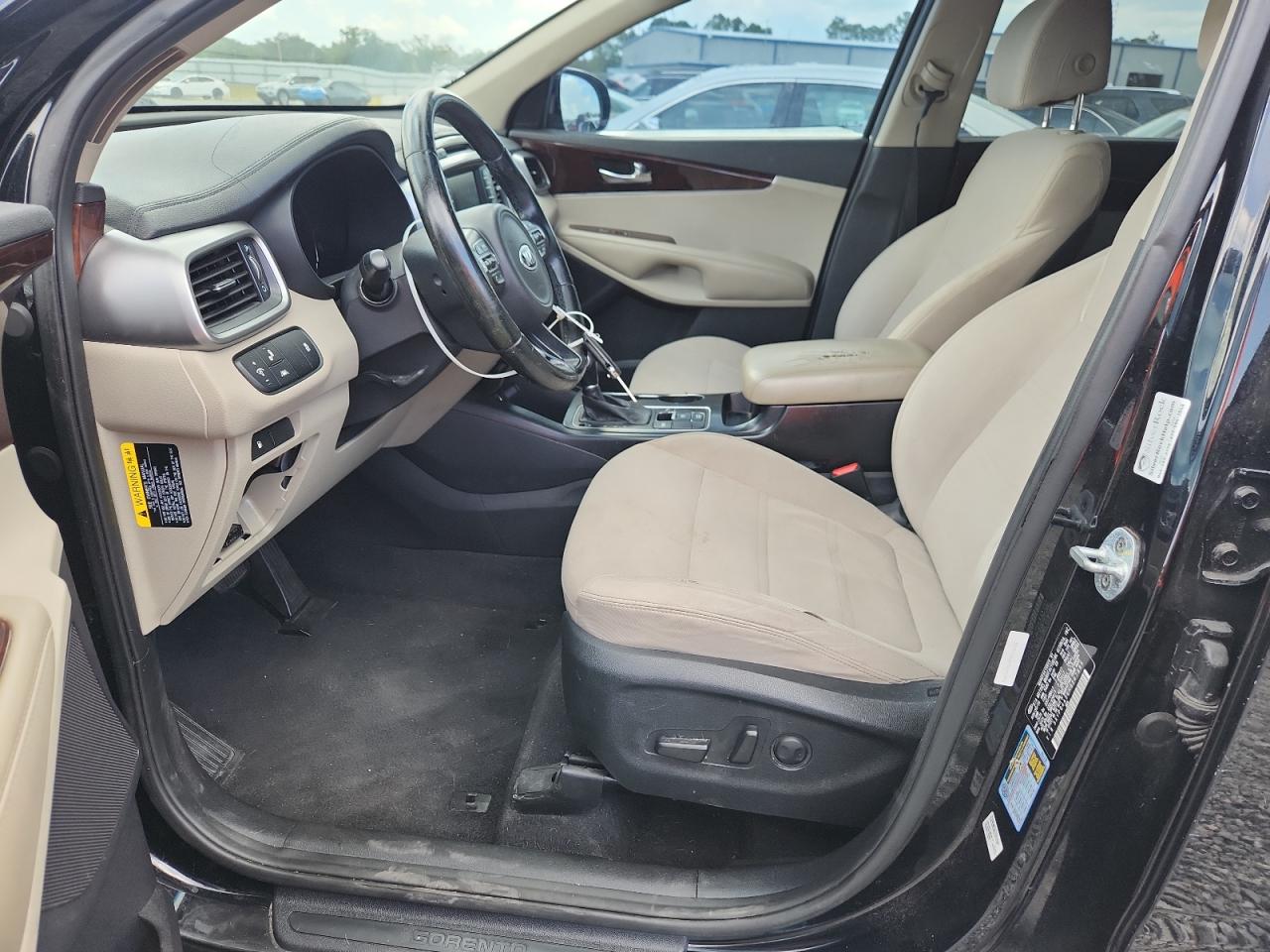 2017 KIA SORENTO L, LX