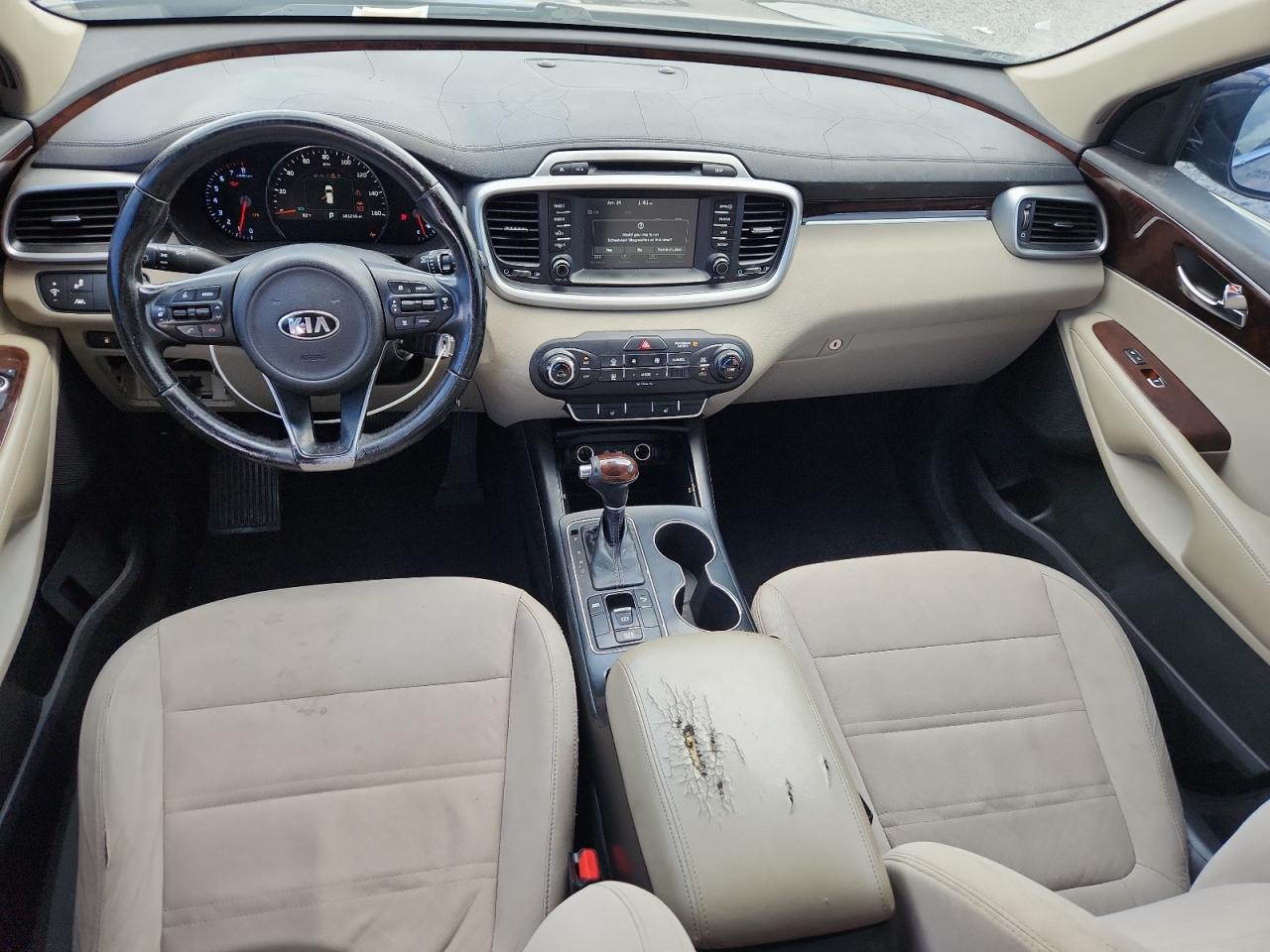 2017 KIA SORENTO L, LX