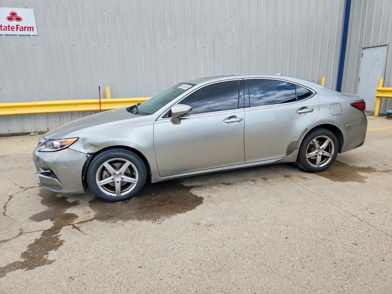 2016 LEXUS ES 350 — Front 3/4