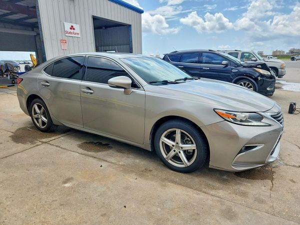2016 LEXUS ES 350 — Passenger 3/4
