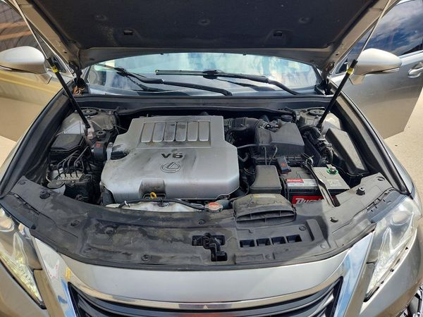 2016 LEXUS ES 350 — Engine bay