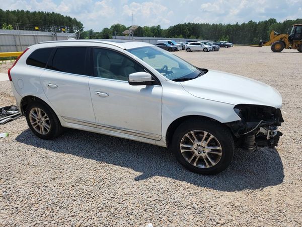 2015 VOLVO XC60 Premier (non R design)