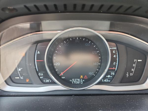 2015 VOLVO XC60 Premier (non R design)