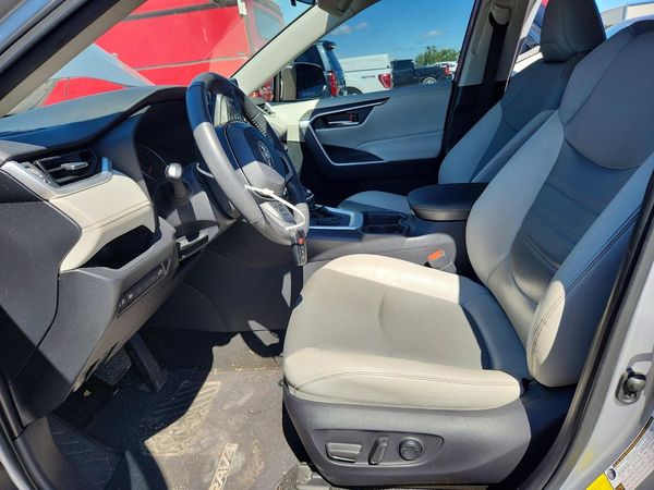 2019 TOYOTA RAV4 XLE Premium