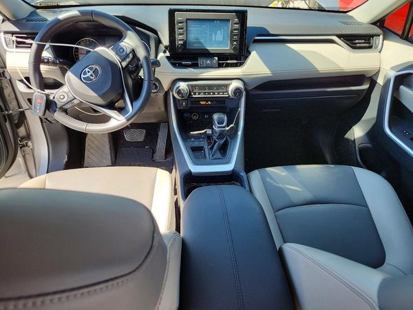 2019 TOYOTA RAV4 XLE Premium