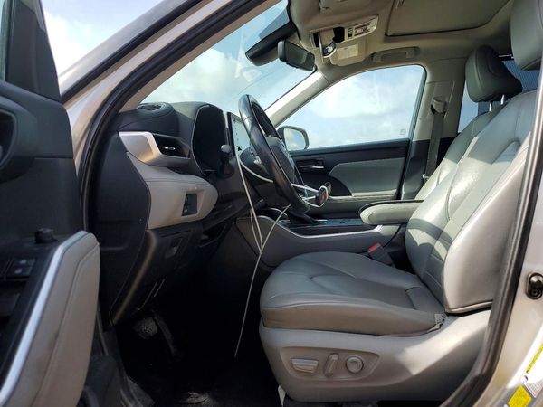 2021 TOYOTA HIGHLANDER XLE