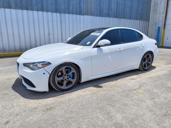 2017 ALFA ROMEO GIULIA AWD — Front 3/4