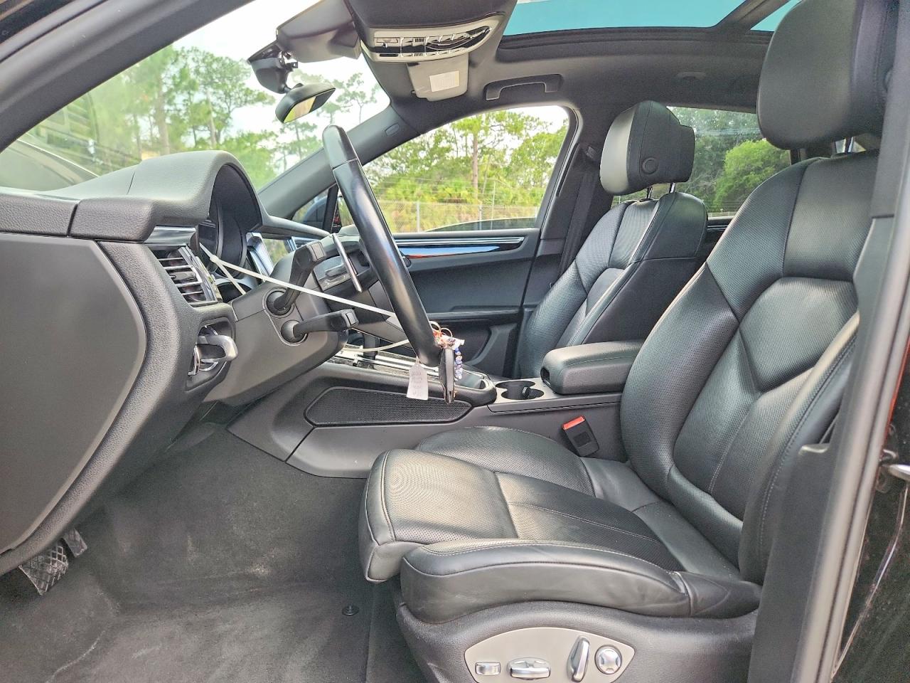 2022 PORSCHE MACAN
