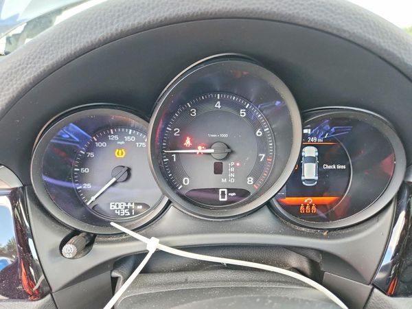 2022 PORSCHE MACAN