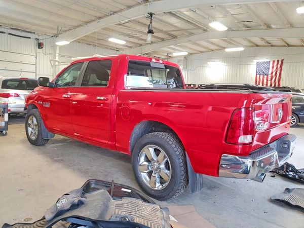 2017 RAM 1500 SLT CREW CAB 4X4