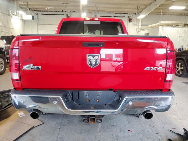 2017 RAM 1500 SLT CREW CAB 4X4