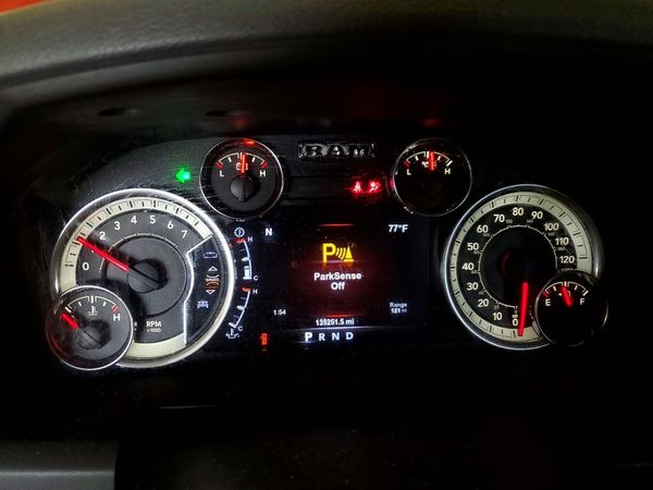 2017 RAM 1500 SLT CREW CAB 4X4