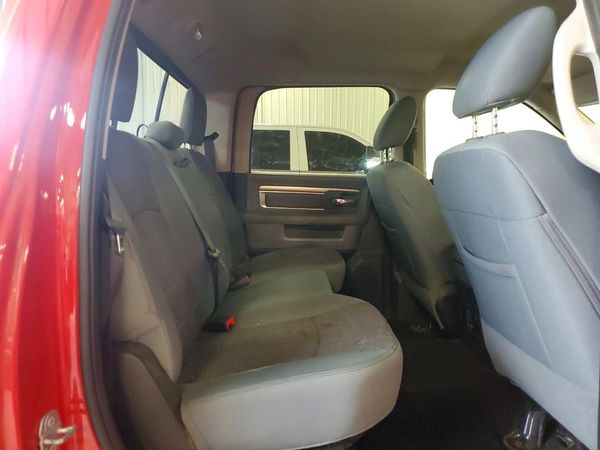 2017 RAM 1500 SLT CREW CAB 4X4