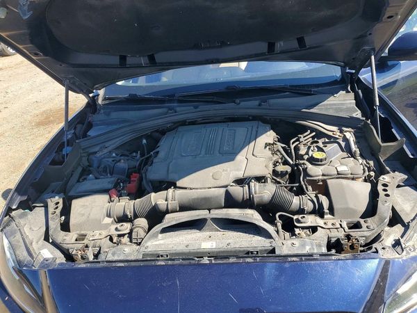 2017 JAGUAR F-PACE Premium — Engine bay