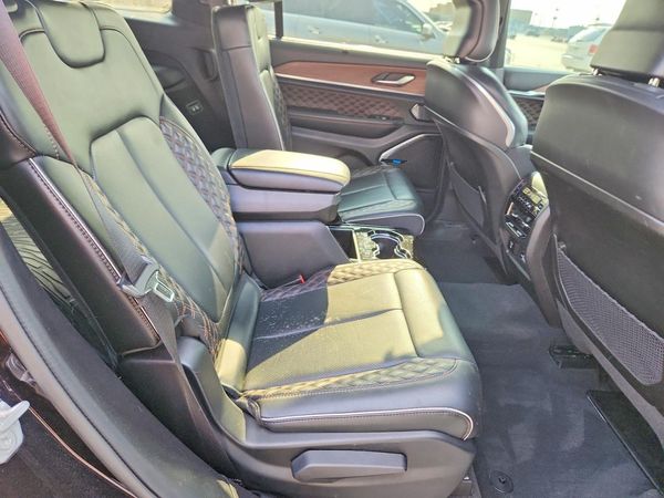 2023 JEEP GRAND CHEROKEE Summit, Summit Reserve