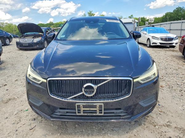2018 VOLVO XC60 Momentum