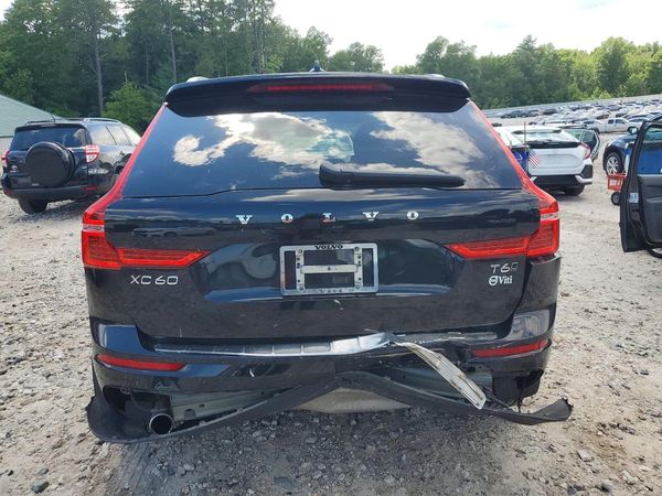 2018 VOLVO XC60 Momentum