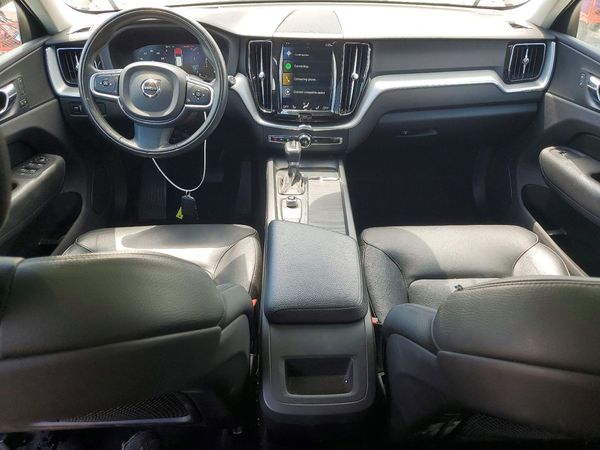 2018 VOLVO XC60 Momentum