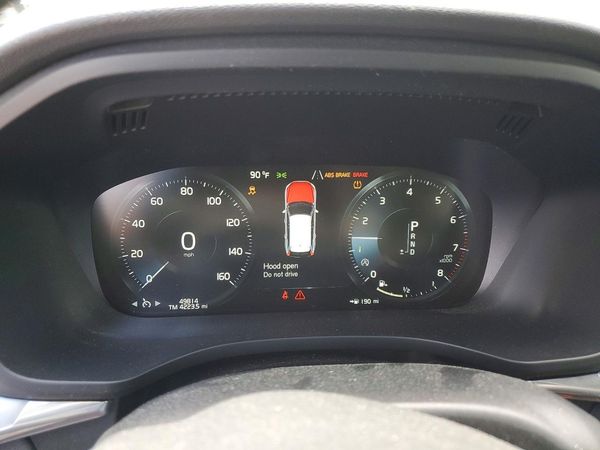 2018 VOLVO XC60 Momentum