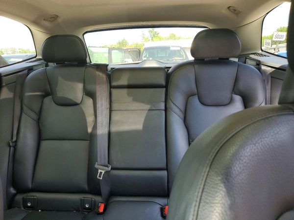 2018 VOLVO XC60 Momentum