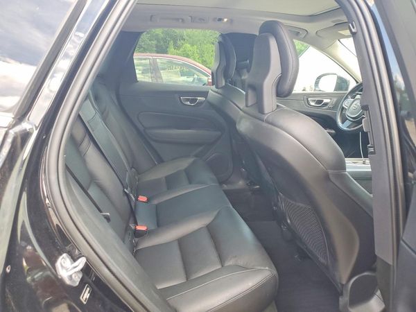 2018 VOLVO XC60 Momentum