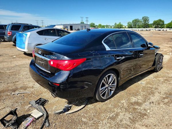 2015 INFINITI Q50