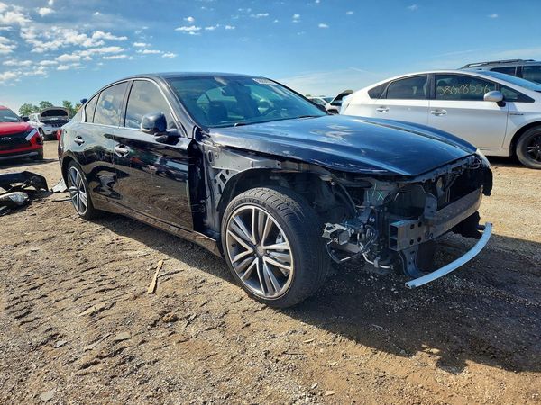2015 INFINITI Q50