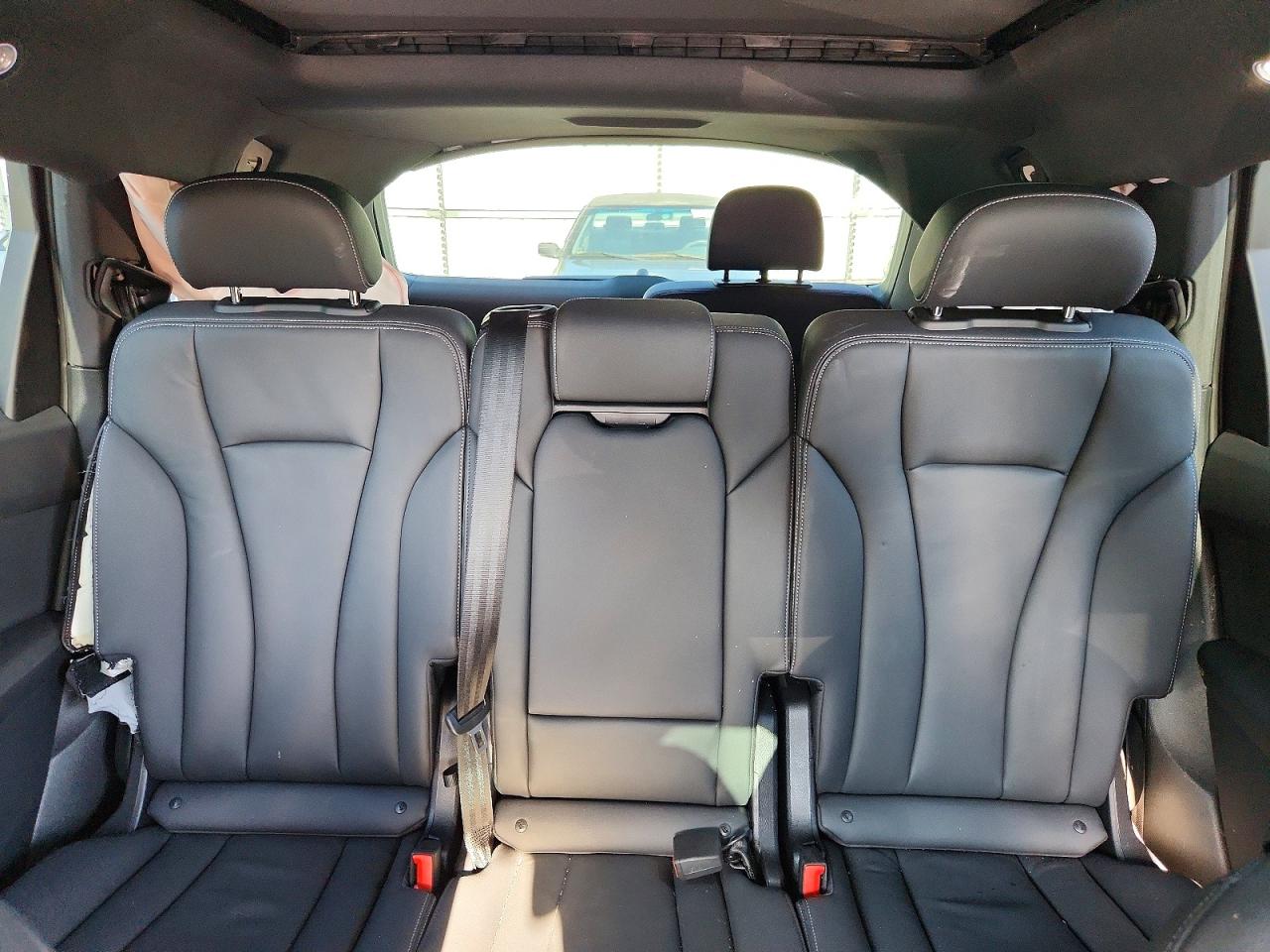 2025 AUDI Q7 quattro Premium