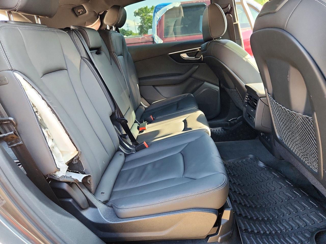 2025 AUDI Q7 quattro Premium