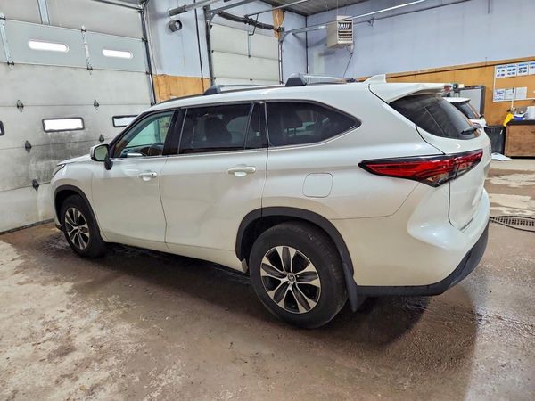 2021 TOYOTA HIGHLANDER XLE Nav