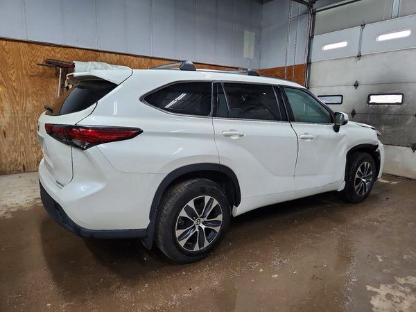 2021 TOYOTA HIGHLANDER XLE Nav