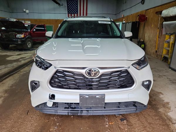 2021 TOYOTA HIGHLANDER XLE Nav
