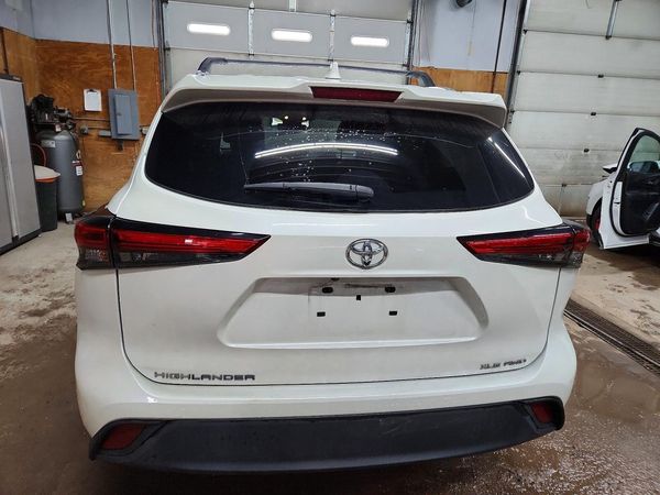 2021 TOYOTA HIGHLANDER XLE Nav